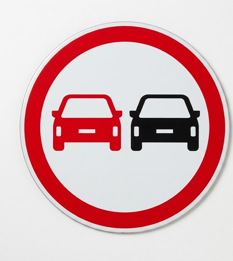 Imagen de la pregunta: Está prohibido adelantar…
