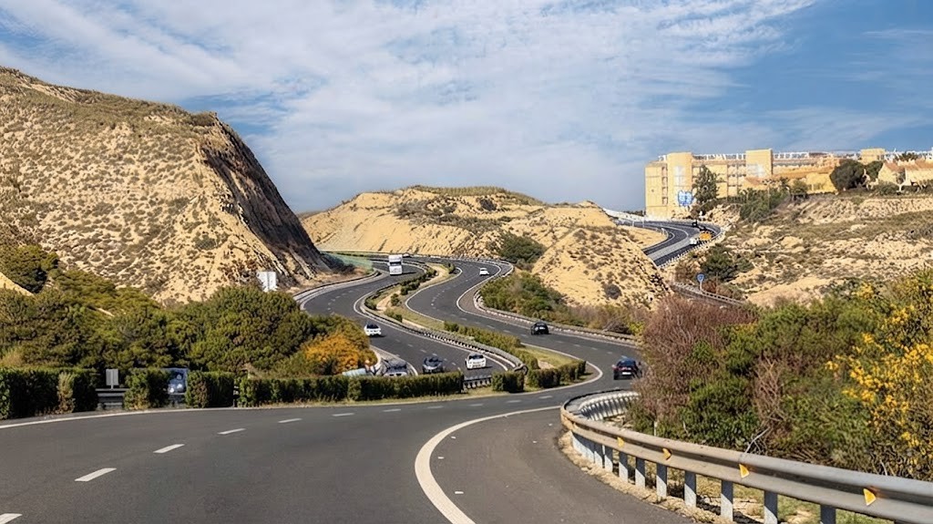 Imagen de la pregunta: ¿En qué condición puede aumentarse el límite de velocidad en una carretera conve