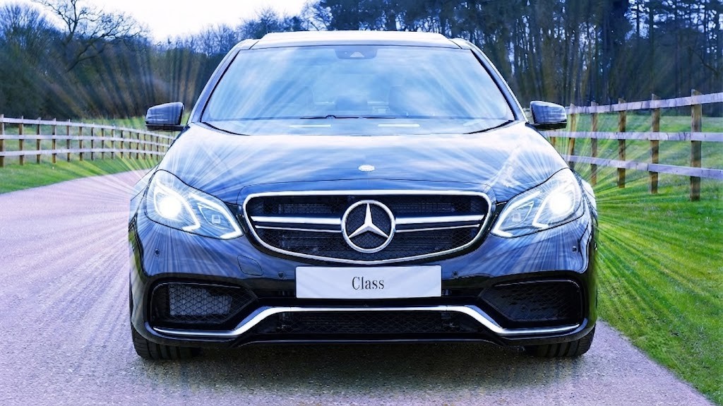 Question image: What can light flashes (flashing the headlights) replace, especially in the city