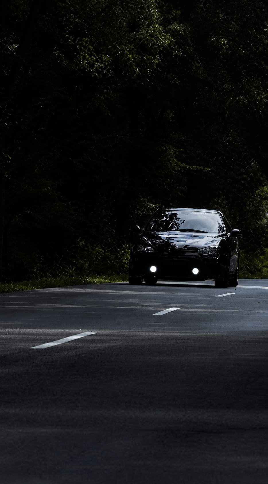 Question image: When driving outside built-up areas, is daytime use of low-beams mandatory?
