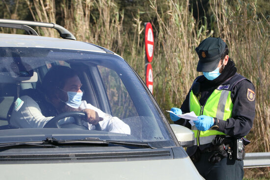 Question image: In which of the following situations must a duplicate of the driving licence be