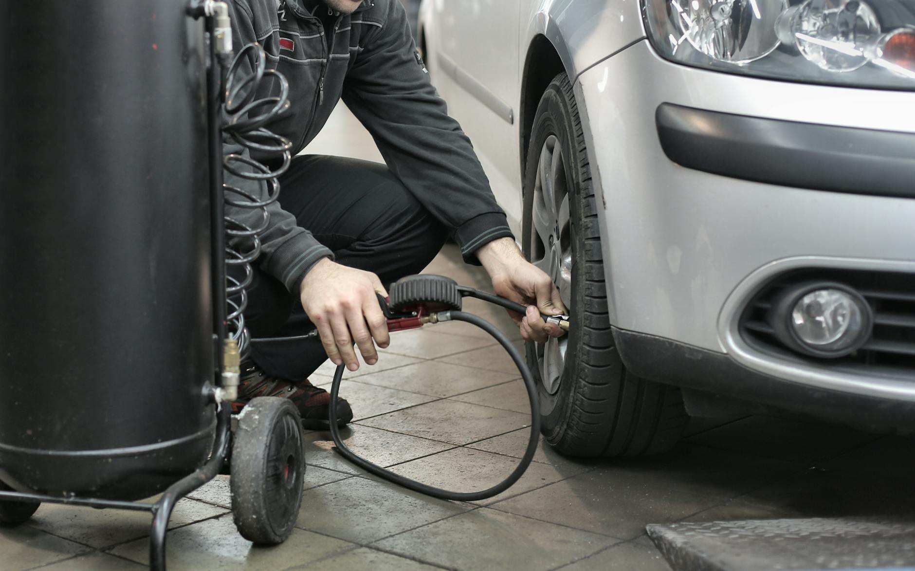 Question image: Regarding tyres, what directly affects fuel consumption?