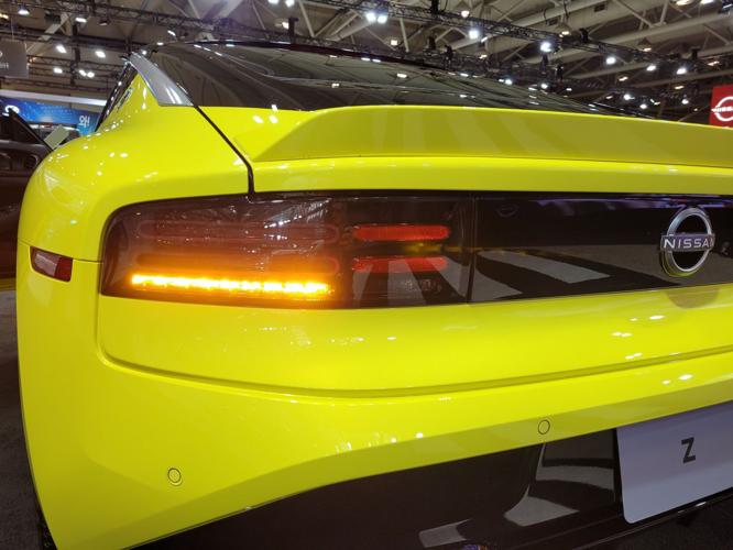 Question image: What colour are the direction indicators (turn signals)?