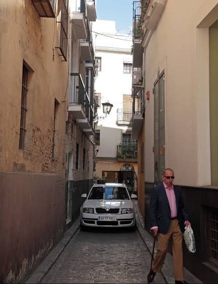 Question image: At an unsigned road narrowing, which vehicle has priority?