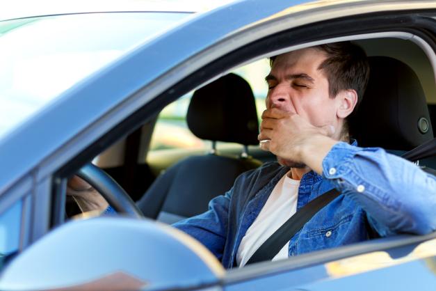 Question image: During which time periods is the risk of drowsiness at the wheel highest?