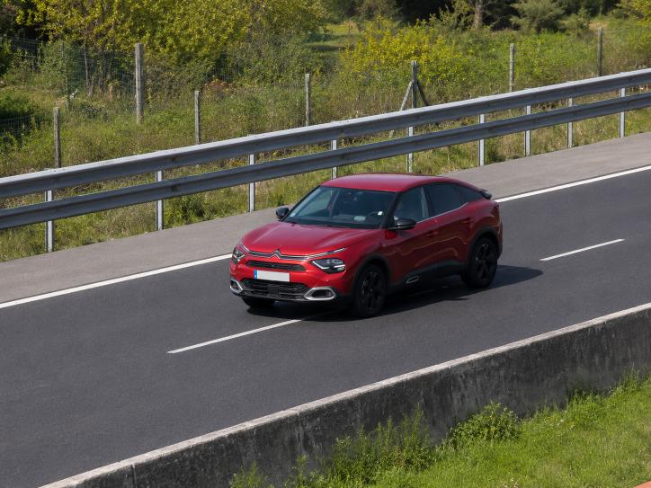 Question image: How is the "mass in running order" of a vehicle calculated?