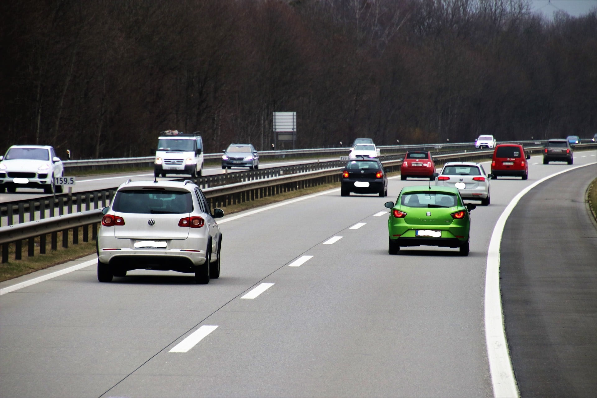 Question image: What is the maximum time allowed when overtaking another vehicle on the shoulder