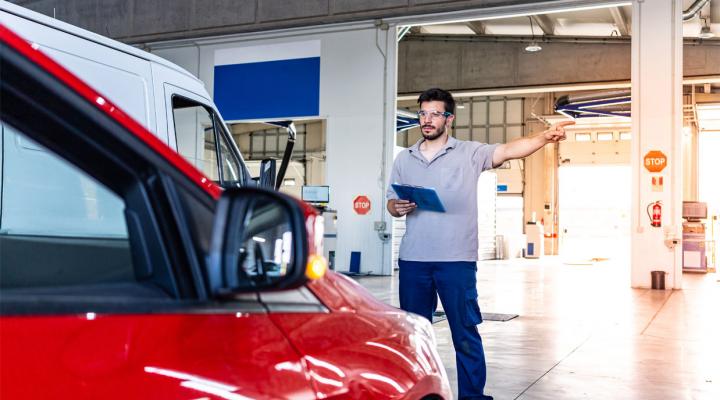 Question image: If a serious defect is found during the ITV inspection, what must the driver do?