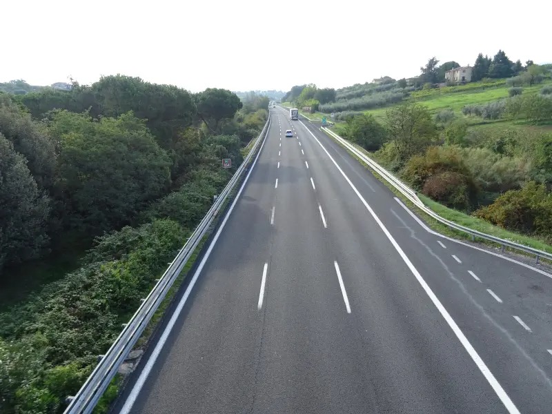 Question image: On a three-lane two-way road, when can the centre lane be used?