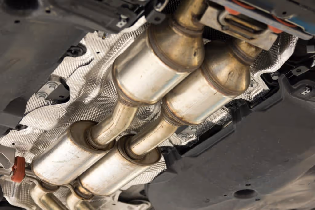 Question image: What is the purpose of the catalytic converter in the vehicle's exhaust system?