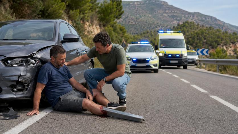 Imagen de la pregunta: Si un objeto está clavado en una herida, ¿qué se debe hacer?